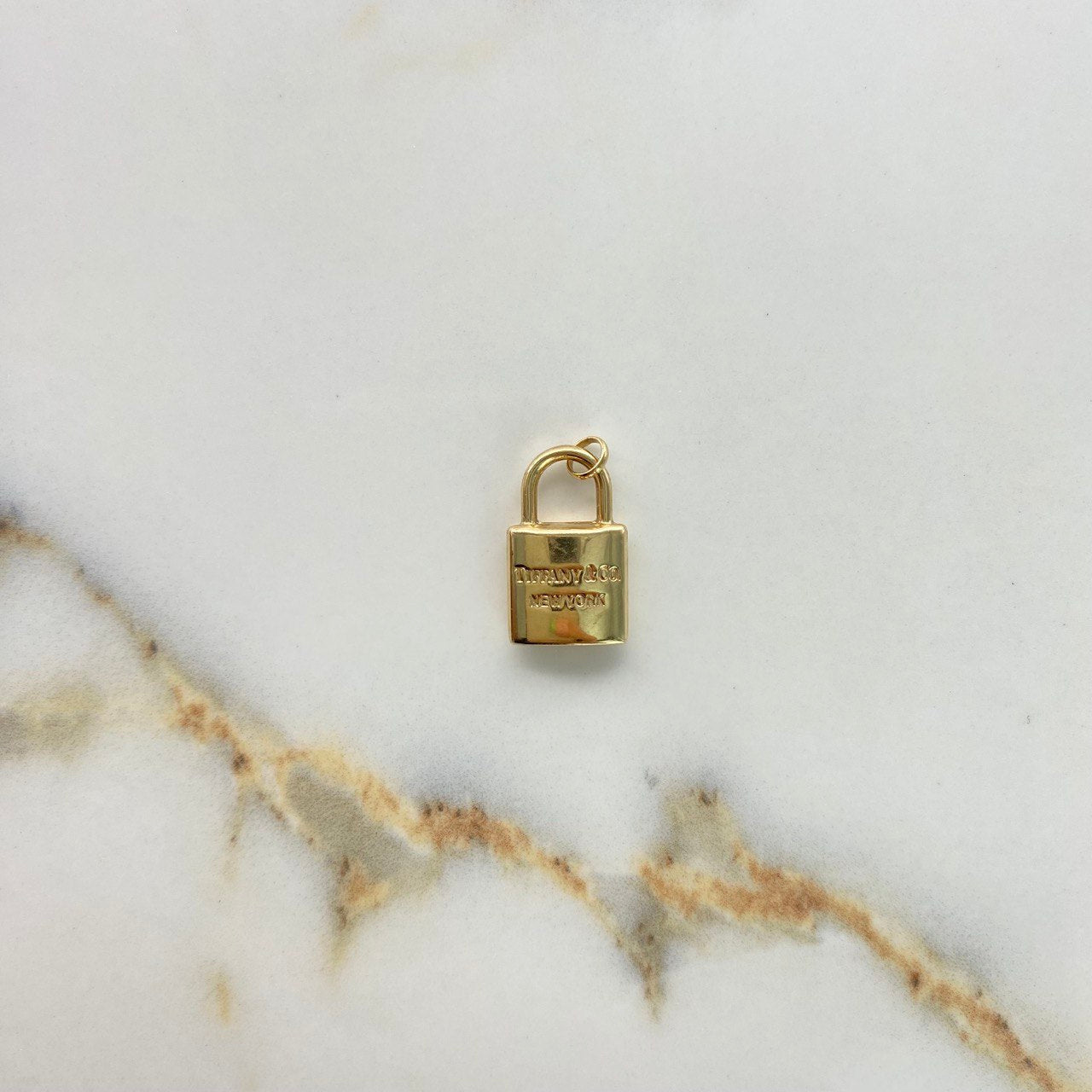 Pendant Lock 1.55gr / 2cm / Yellow Gold Stamped &