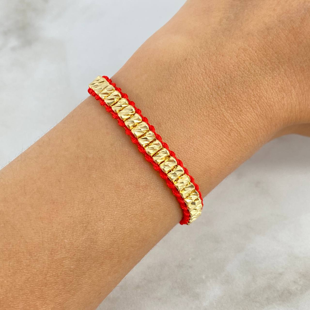 Pulsera Roja Cilindrica 2mm Diamantada 30 und Oro Amarillo (A.C)