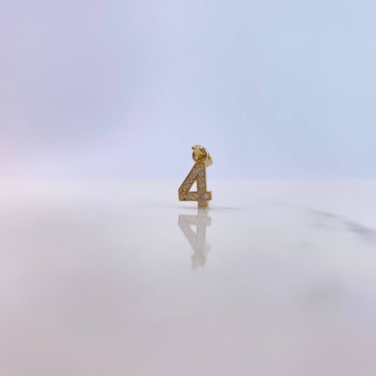Pendant Number 4 0.8gr / 1cm / White Zirconia Yellow Gold $
