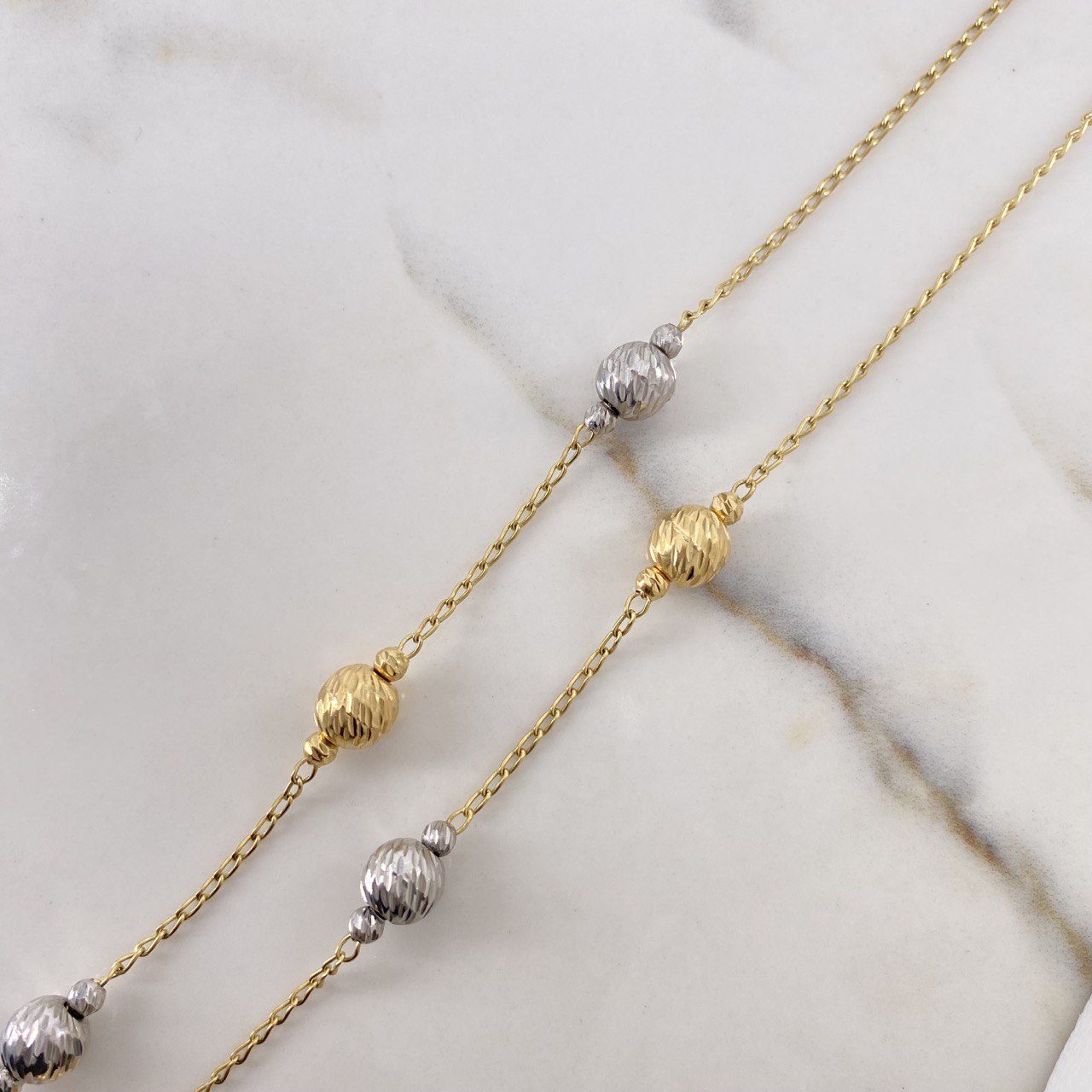 Cadena Espiga 6.05gr / 45cm / 3mm-7mm Bolas Diamantadas Dos Oros Amarillo Blanco $