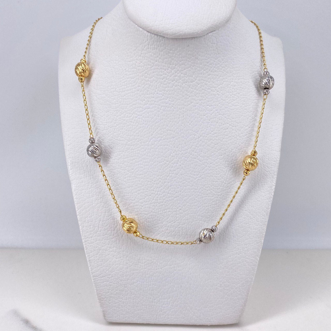 Cadena Espiga 6.05gr / 45cm / 3mm-7mm Bolas Diamantadas Dos Oros Amarillo Blanco $