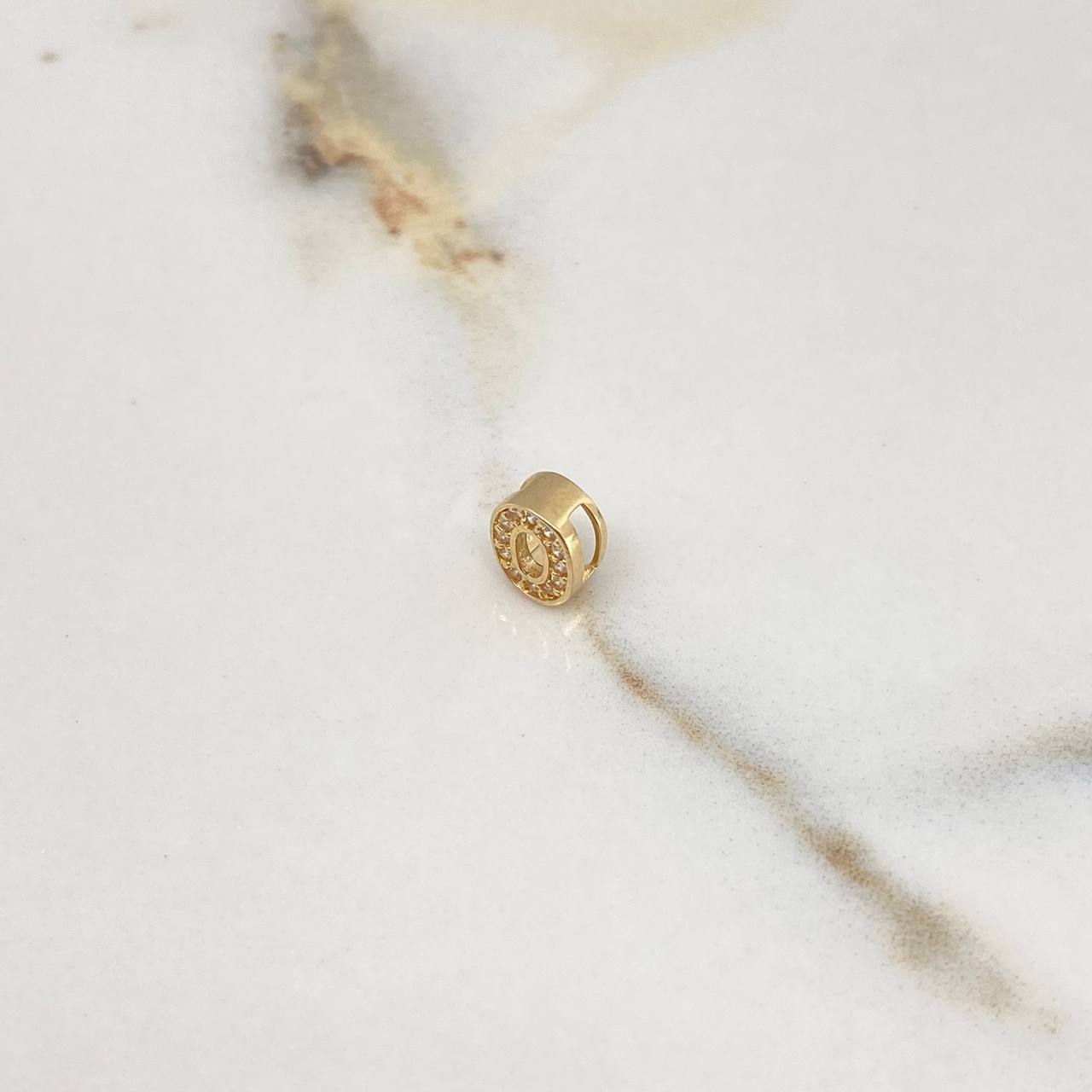 Pendant Letter O 0.5gr / 0.7cm / 3D White Zirconia Yellow Gold $
