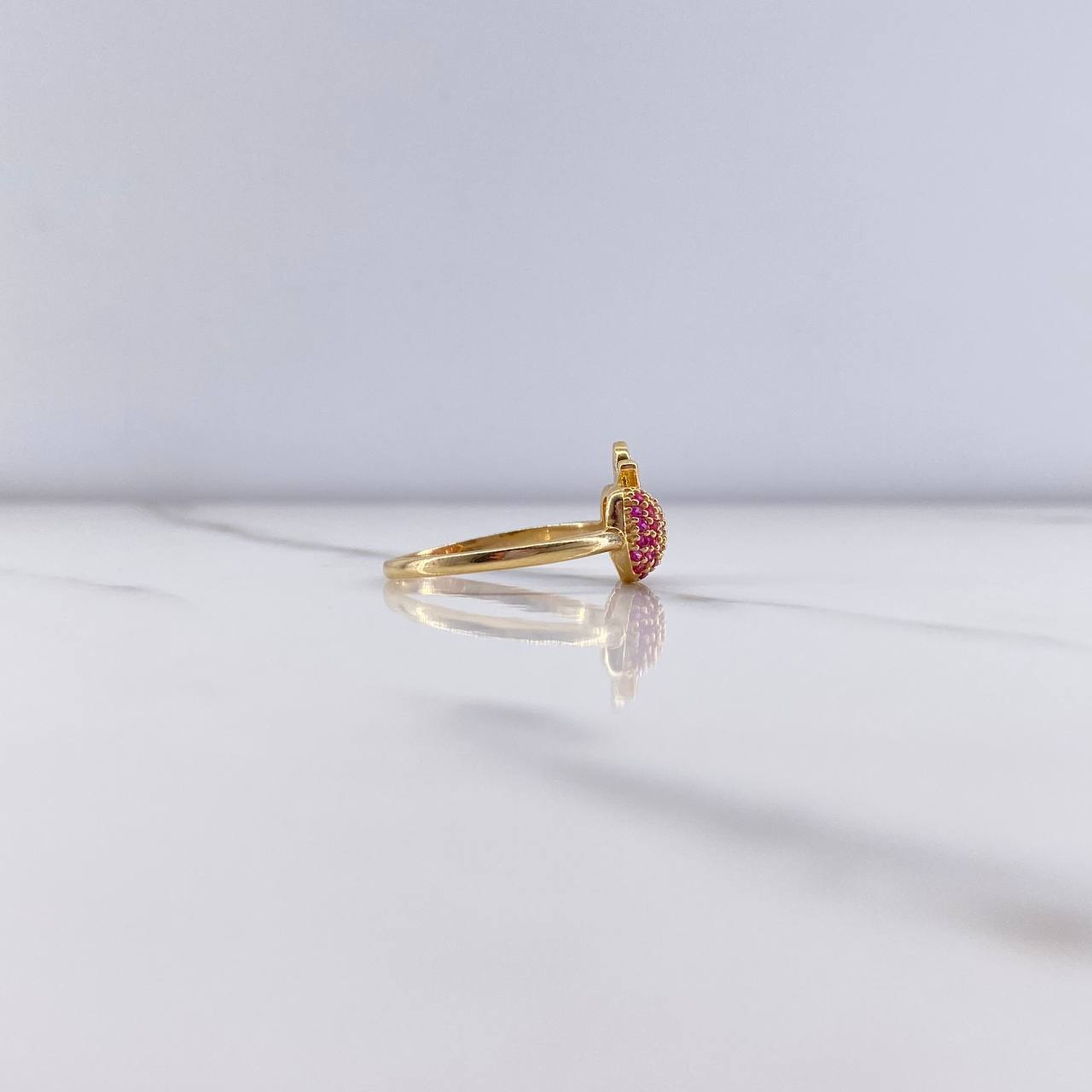 Apple Ring 2.55gr / Size 7 / Fuchsia and White Zircons Yellow Gold &