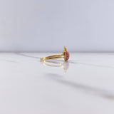 Apple Ring 2.55gr / Size 7 / Fuchsia and White Zircons Yellow Gold &