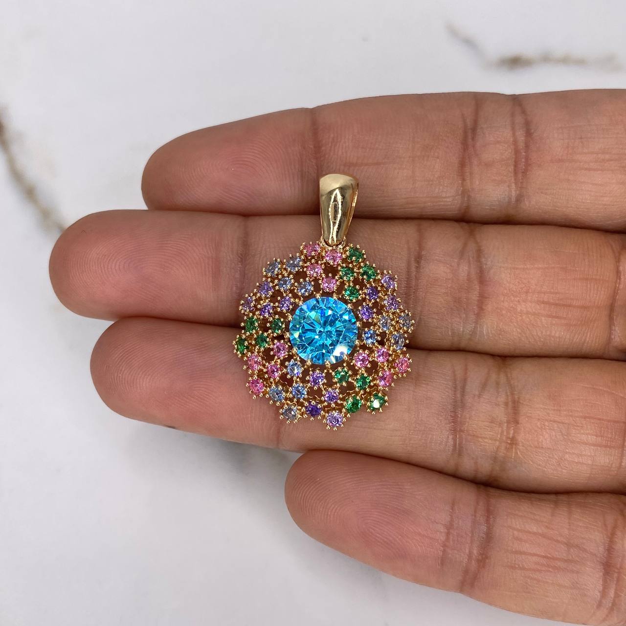 Pendant Lotus Flower 5.1gr / 3.3cm / Colored Zircons Yellow Gold $