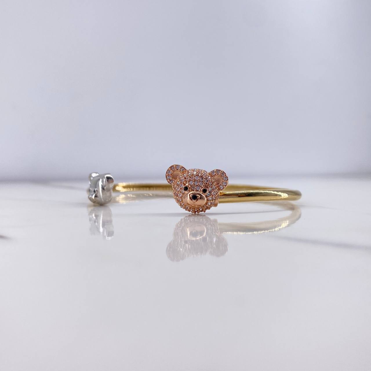 Bracelet Bear Hug 7.5gr / 16cm / White Black Zircons Three Golds $