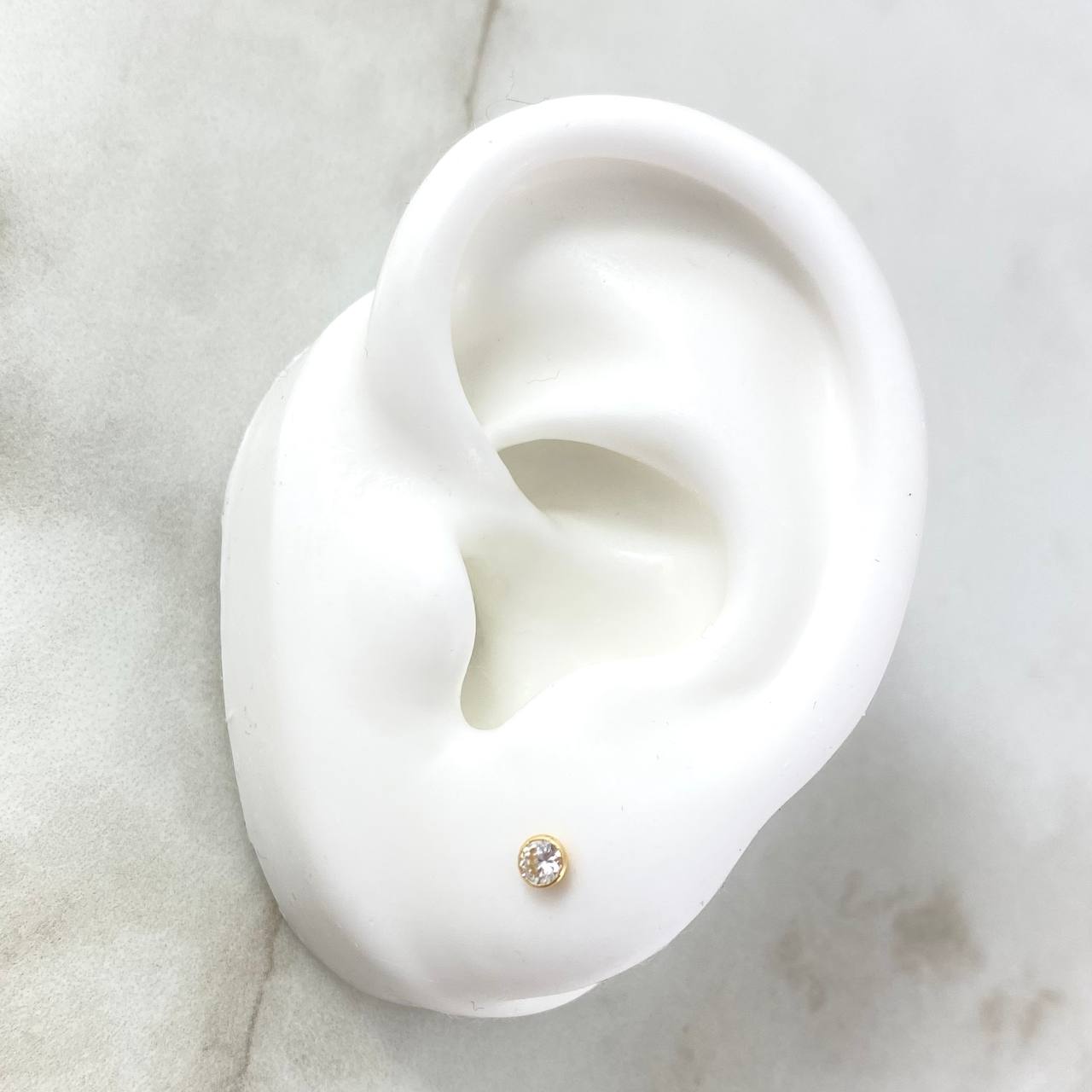 Stud Earrings Bezel 0.6gr / 4mm White Zircon 18K Yellow Gold