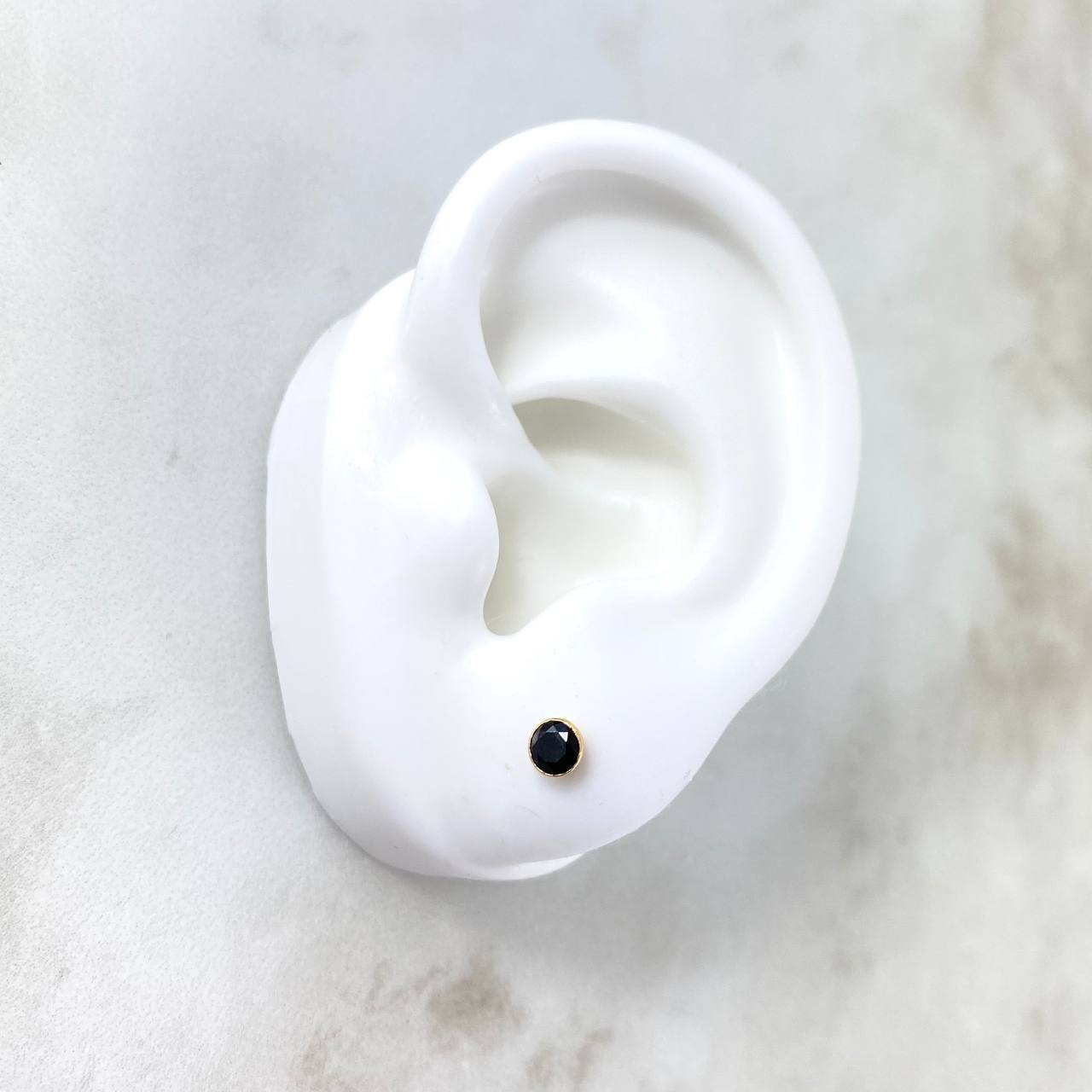 Stud Earrings Bezel 0.55gr / 4mm Black Zircon 18K Yellow Gold ©
