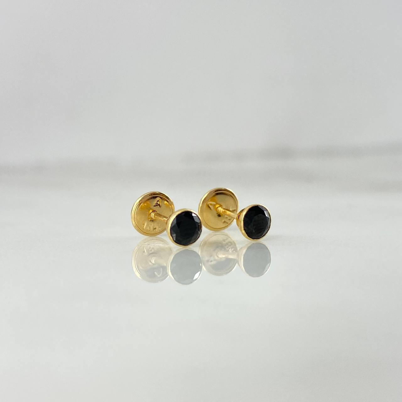 Stud Earrings Bezel 0.55gr / 4mm Black Zircon 18K Yellow Gold ©