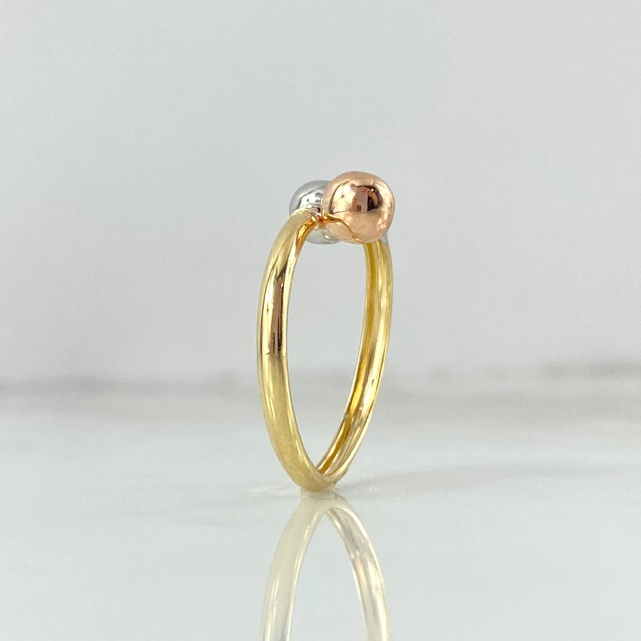 You and Me Ring 1.6gr / Size 6 1/2 / Three 18K Golds