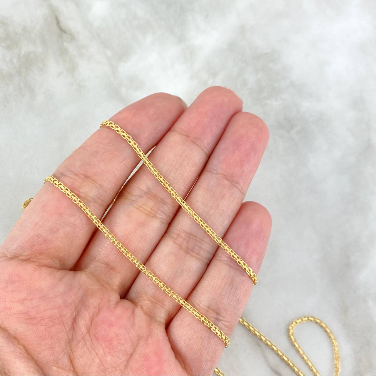 Cadena China 3.7gr / 27 1/2 in / 1.5mm Oro Amarillo +1 18K