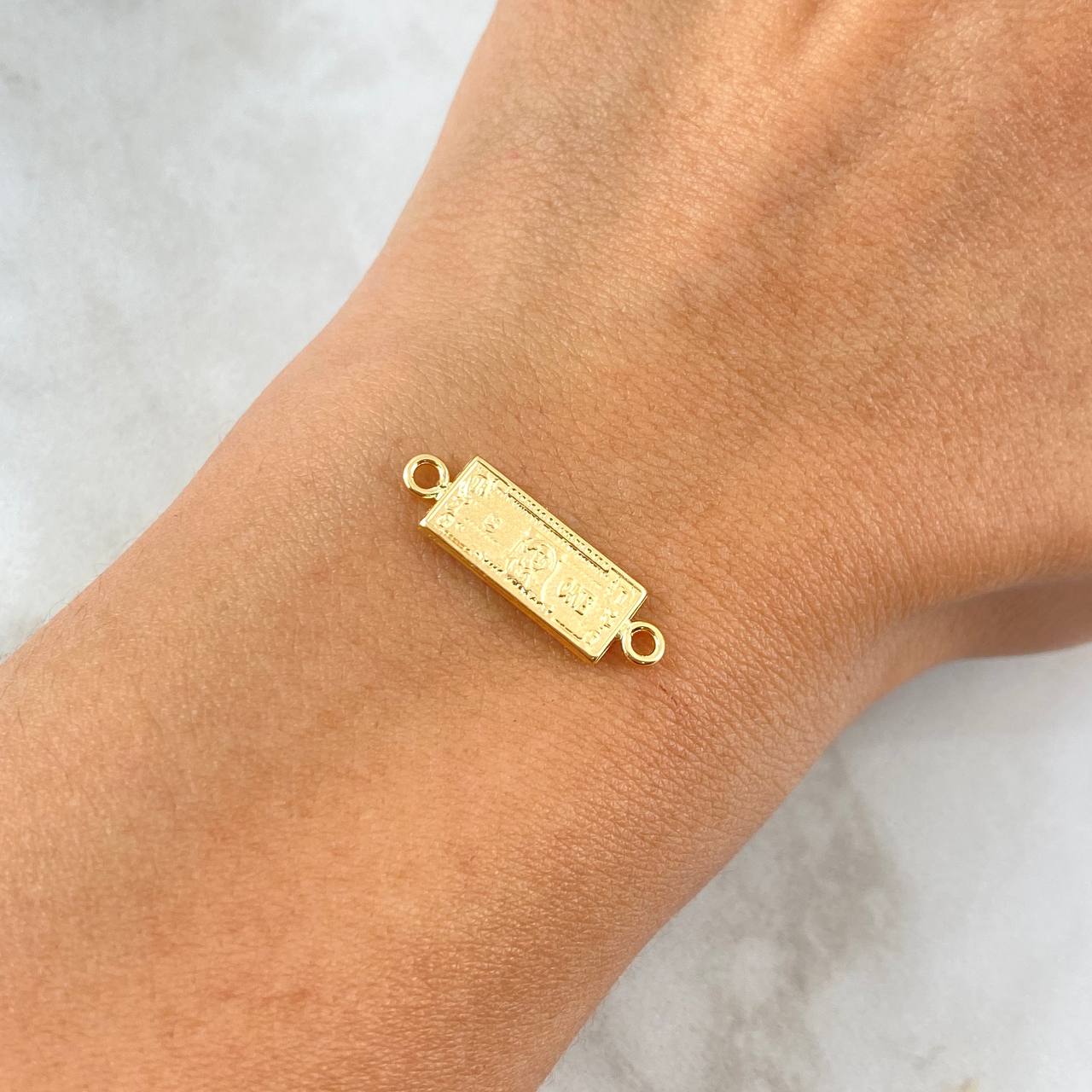 Charm Dollar 0.9gr / 2.1cm / 9mm Matte Textured 18K Yellow Gold ©