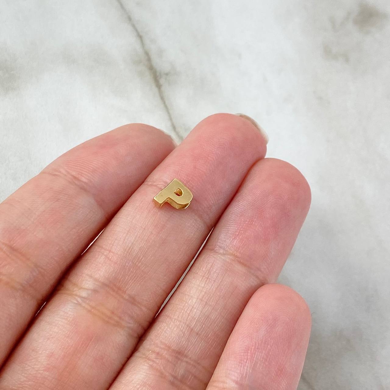 Charm Letter P 0.3gr / 1/4 in / 18K Gold