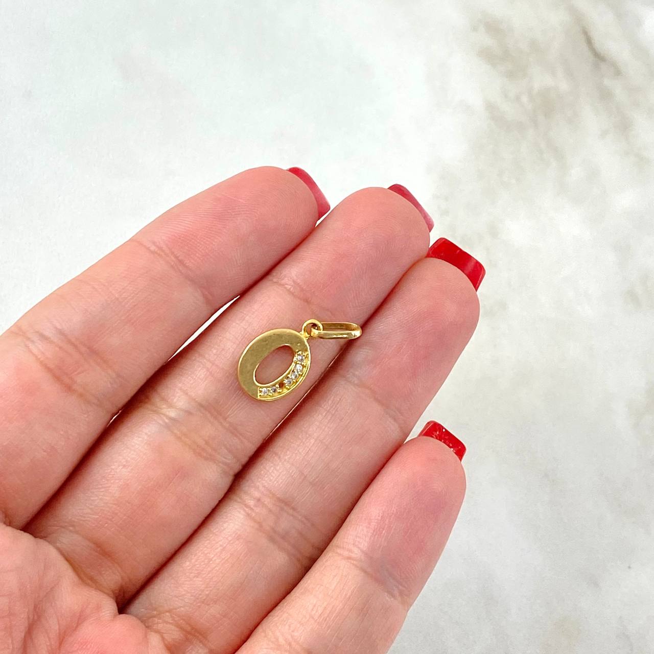 Pendant Letter O 1.0gr White Zircons Yellow Gold (Offer)