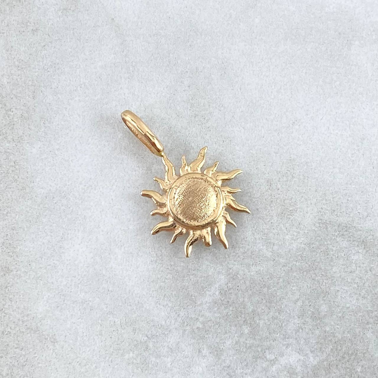 Dije Sol 1.4gr / 2cm / Mate Oro Amarillo ©