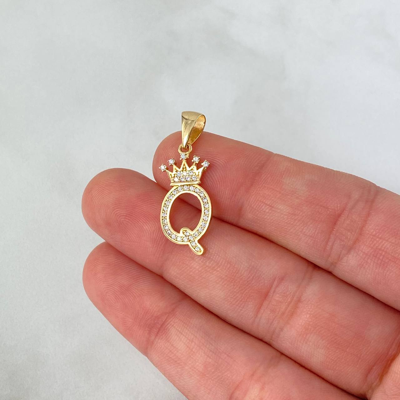 Pendant Q Crown 1.55gr / 2.6cm / White Zircons Yellow Gold