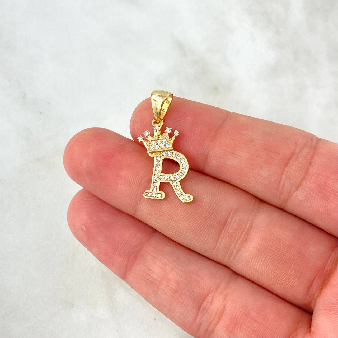 Pendant Crown Letter R 1.5gr / 2.6cm / 18K Yellow Gold ©