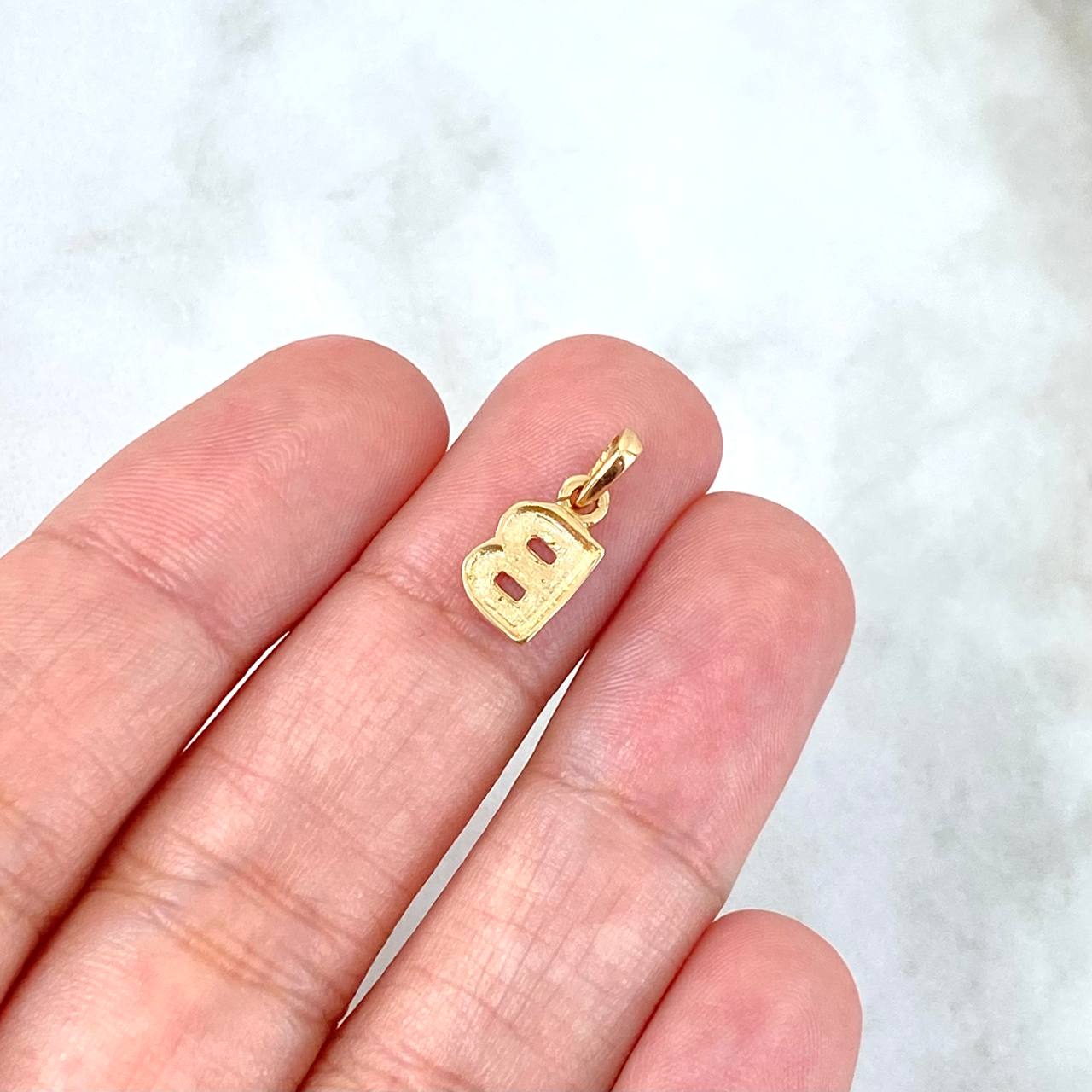 Pendant Letter B Polished 0.75gr / 1.4cm / Yellow Gold