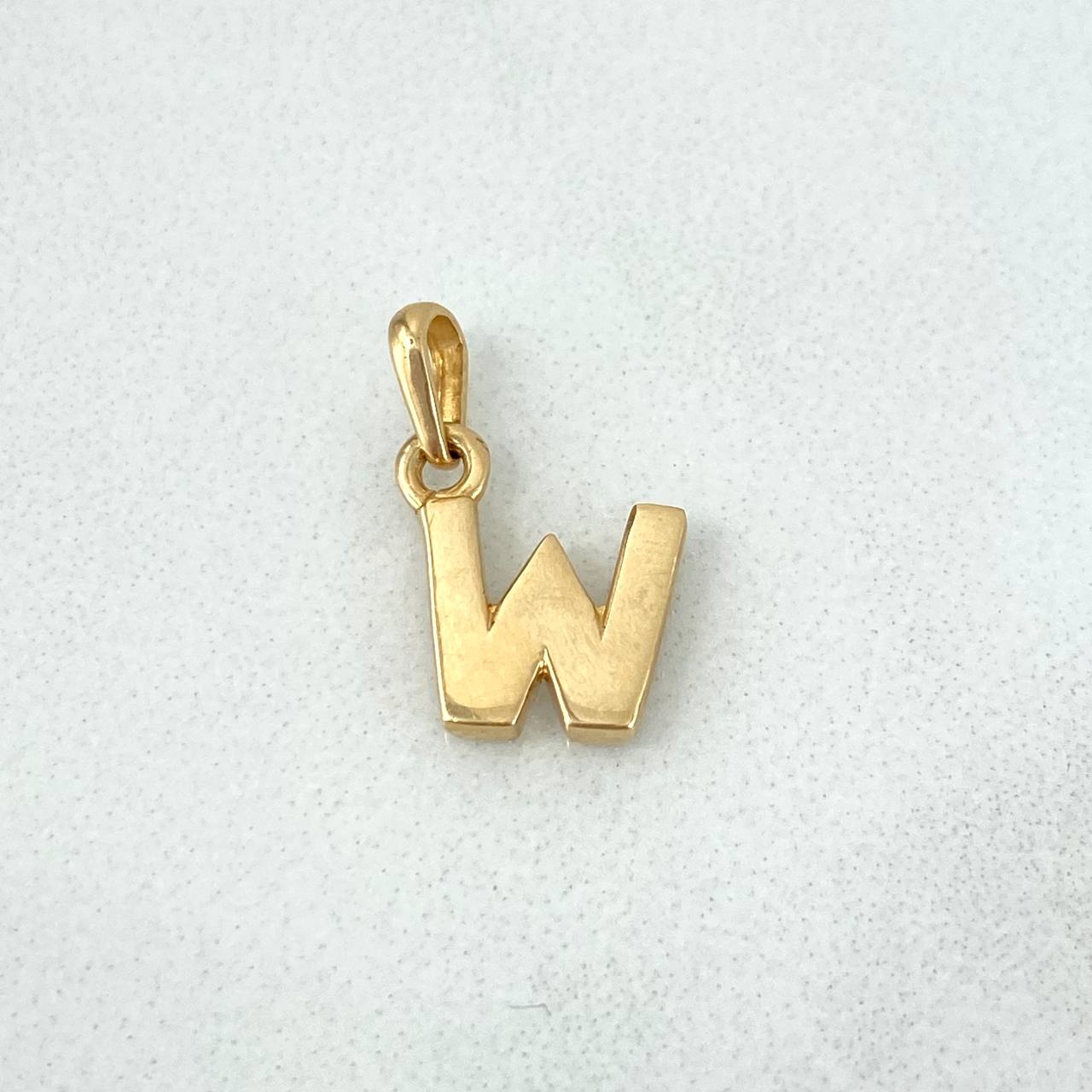 Pendant Letter W Polished 0.8gr / 1.4cm / Yellow Gold
