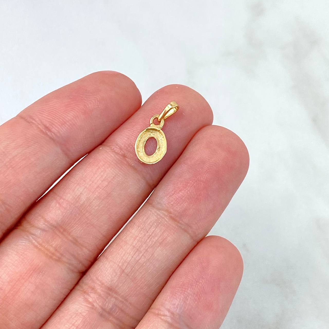 Pendant Letter O Polished 0.6gr / 1.4cm / Yellow Gold