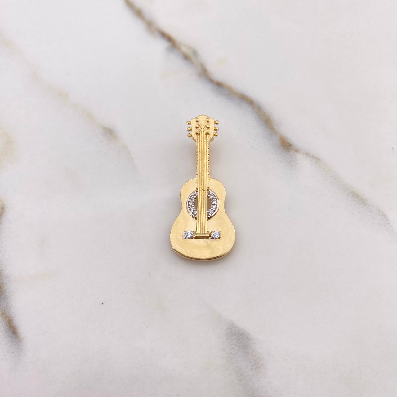 Pendant Guitar 3.5gr / 3.3cm / White Zircons Yellow Gold $