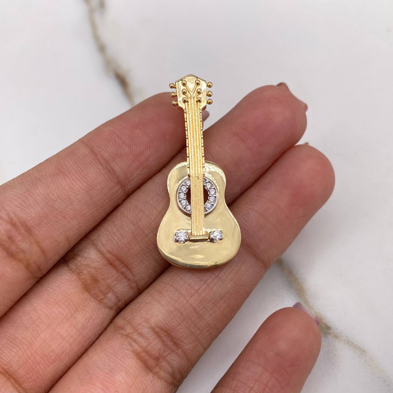 Pendant Guitar 3.5gr / 3.3cm / White Zircons Yellow Gold $