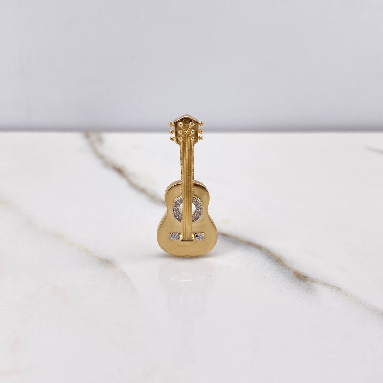 Pendant Guitar 3.5gr / 3.3cm / White Zircons Yellow Gold $