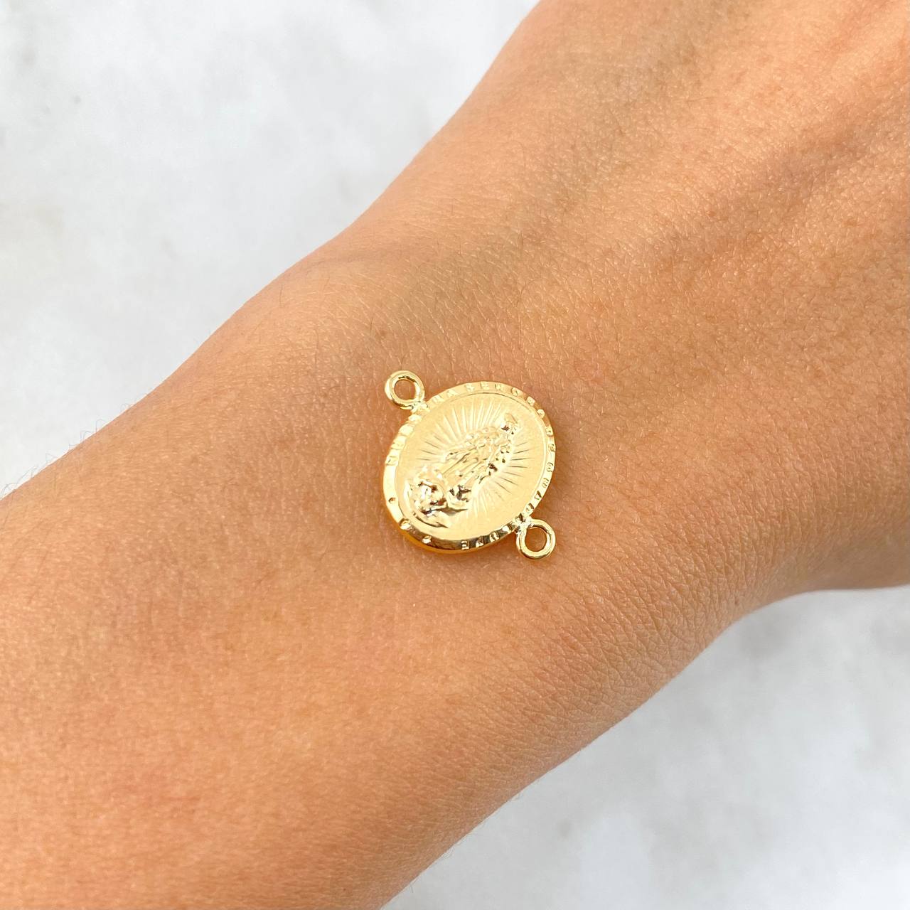 Charm Virgen Guadalupe 0.9gr / 1.5cm / Oval -Stamped 18K Yellow Gold