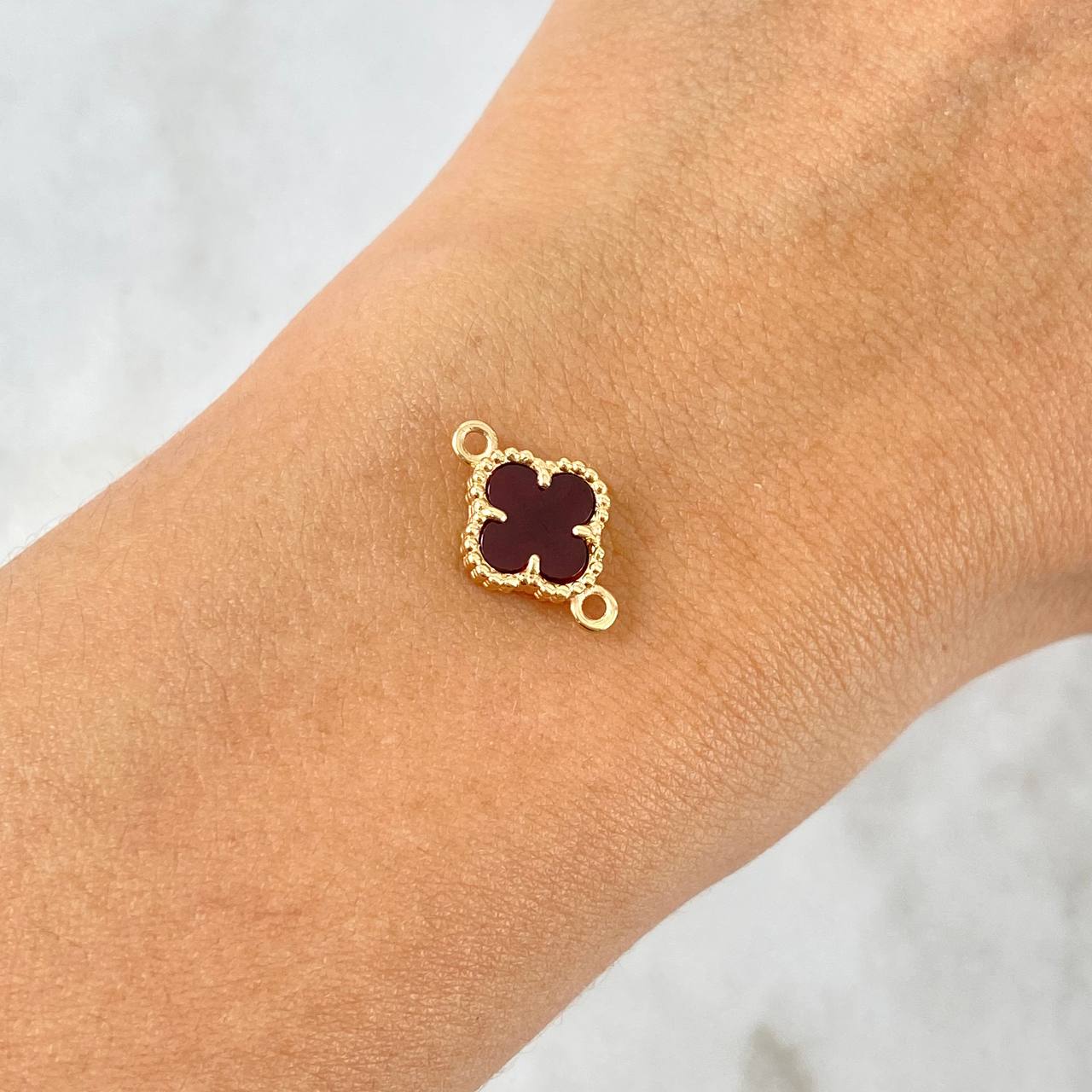 Charm Trébol VCyA 1.3gr / 1.5cm / Red Amber Dotted Yellow Gold