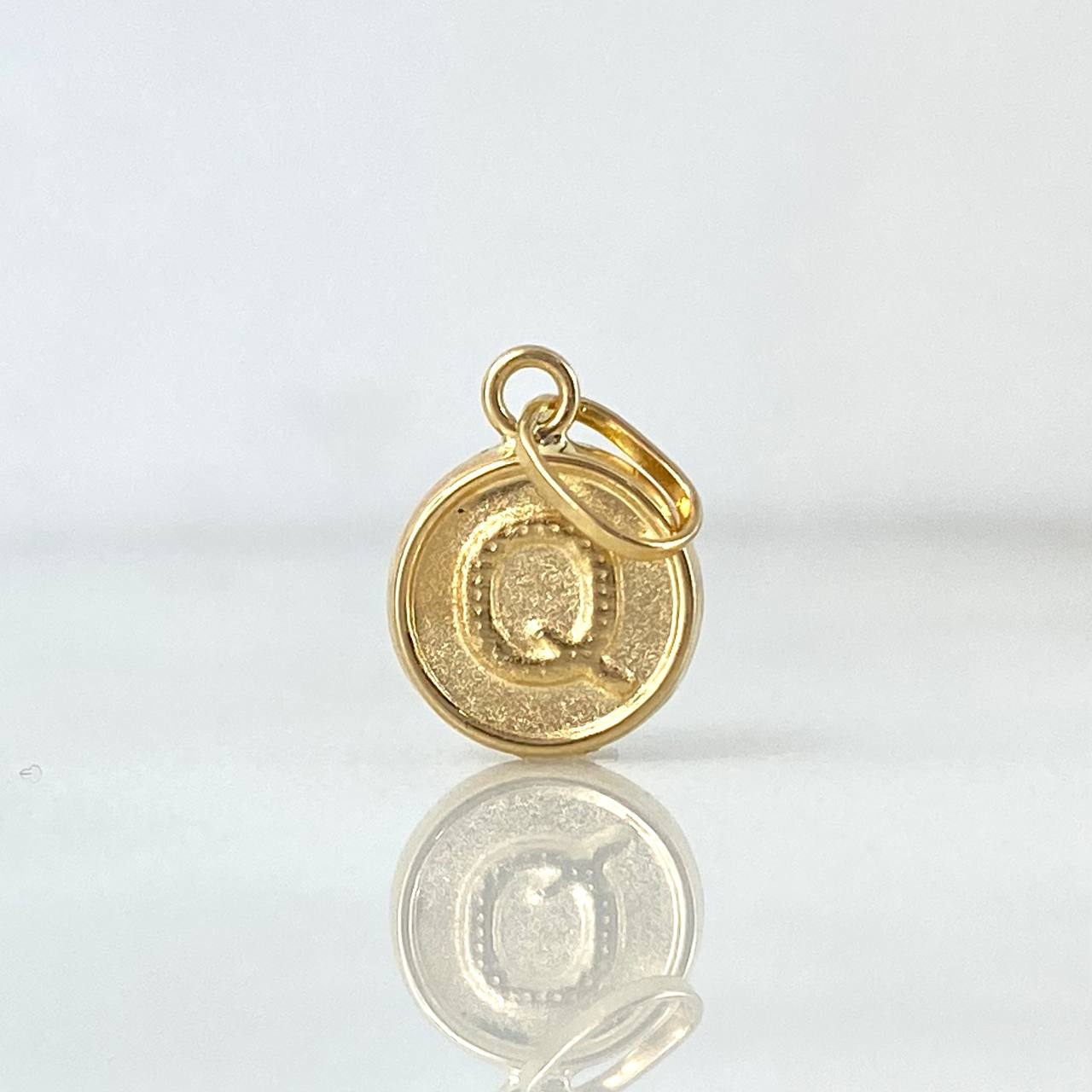 Pendant Letter Q 0.35gr / 1.5cm / Double Sided Yellow Gold