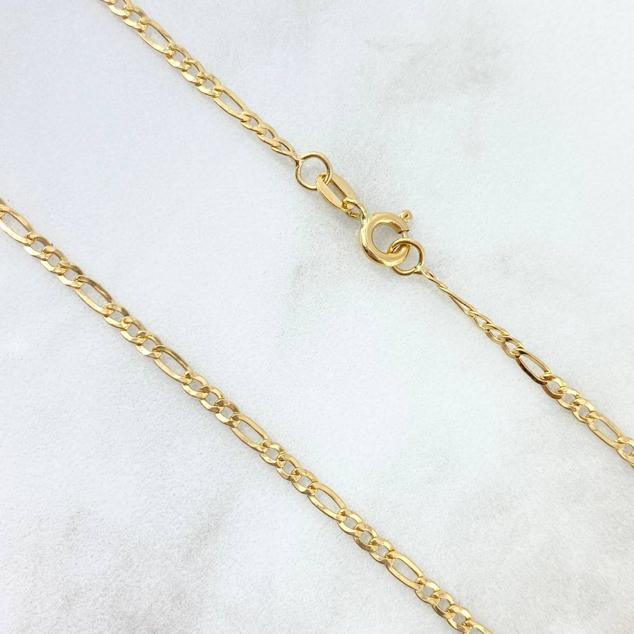 Cadena Figaro 2.65gr / 15 3/4 in / 2.5mm Oro Amarillo +1 18K ©