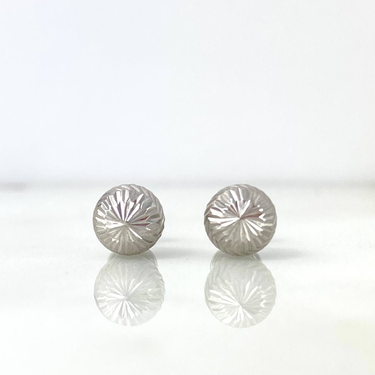 Stud Earrings Bead 7mm 0.95gr / Diamond Cut White Gold