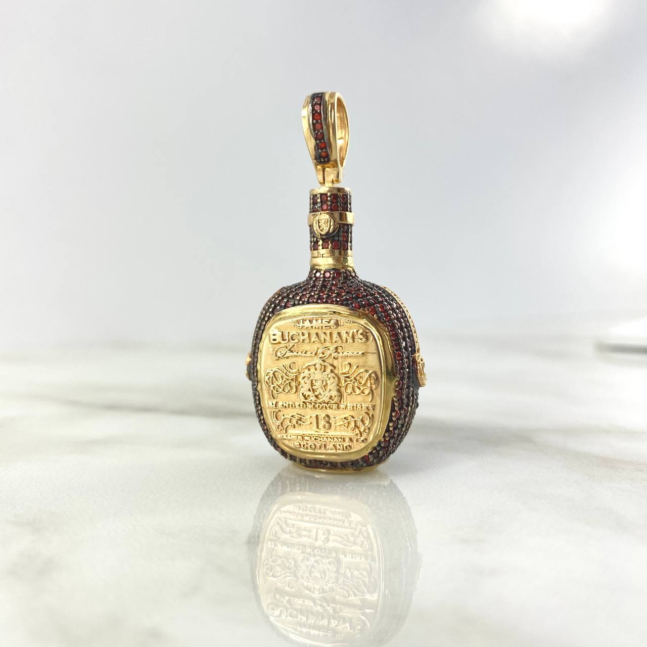 Pendant Botella Buchanan's 22.75gr / 4.8cm / Orange Zircons Yellow Gold ©