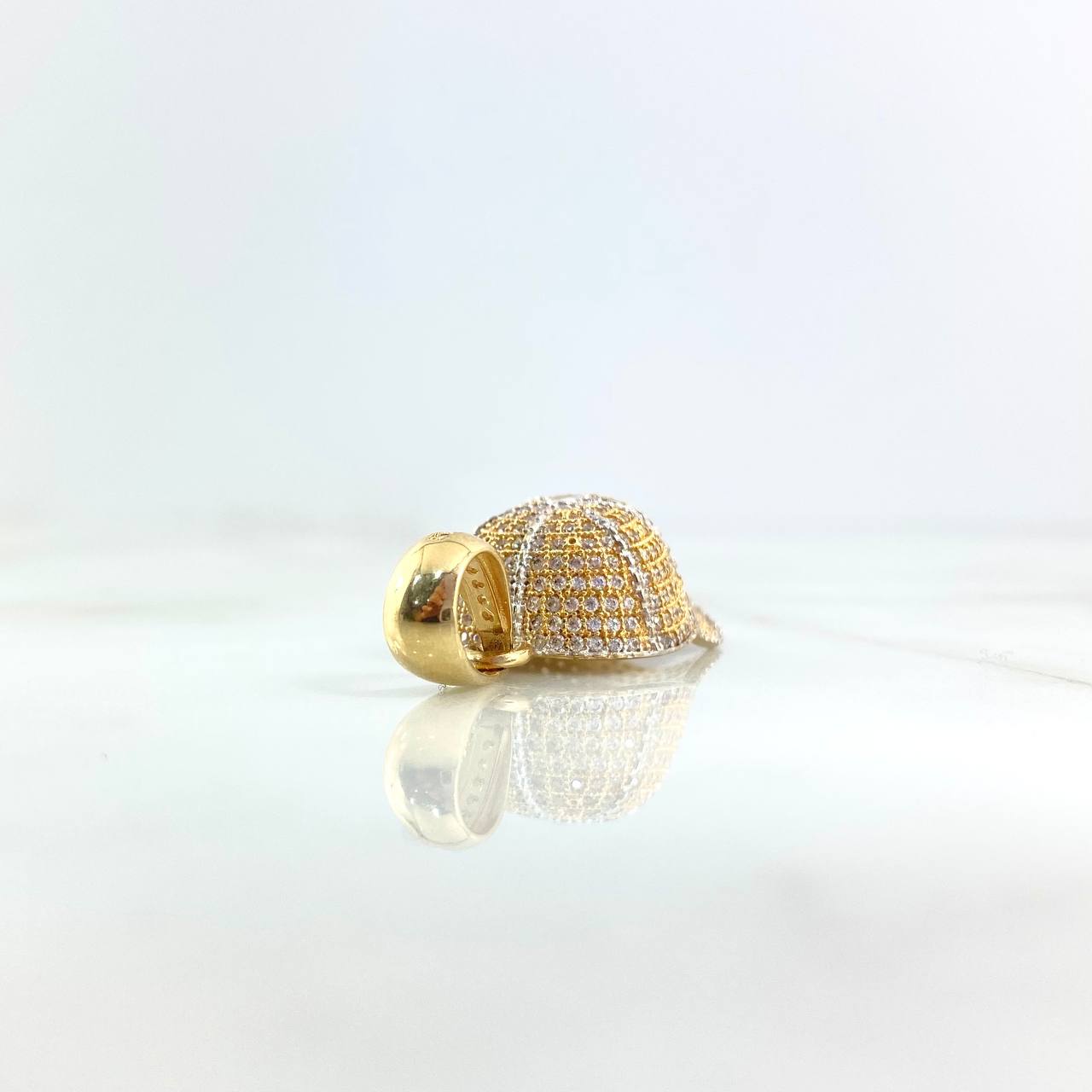 Pendant Cap Cool 7.8gr / 3.8cm / White Zircons Three Golds ©