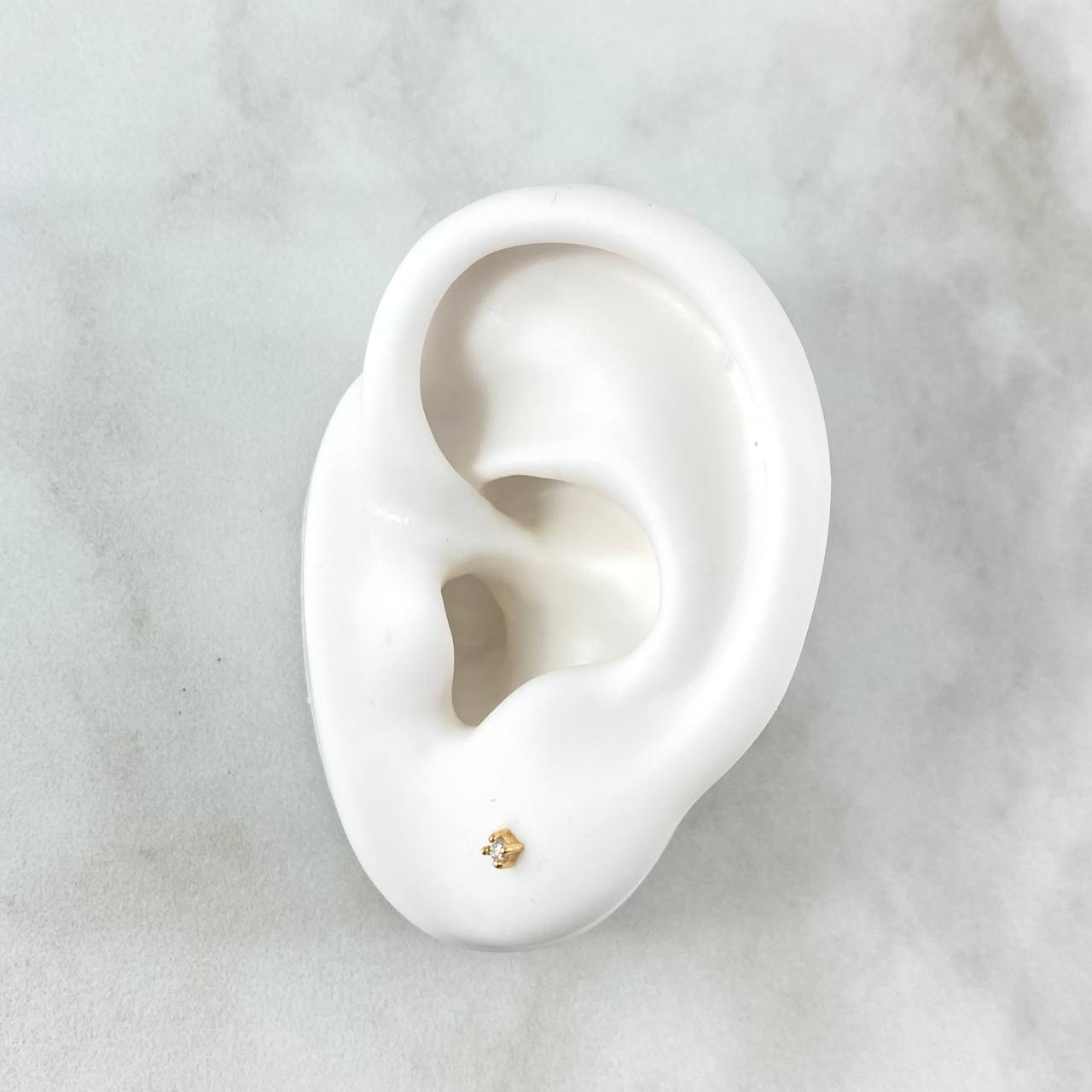 Topos Chispa Diamantes Blancos 5 Pts 0.65 g / in / 1.8 mm Oro Amarillo 18K