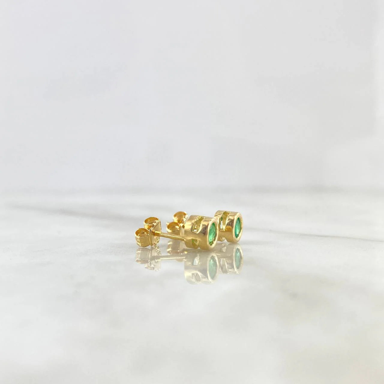 Topos Aro 30 Pts Esmeralda 1.1 g / in / 4.65 mm Oro Amarillo 18K