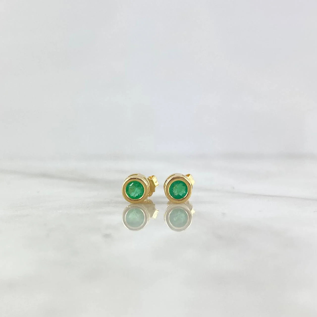 Topos Aro 30 Pts Esmeralda 1.1 g / in / 4.65 mm Oro Amarillo 18K