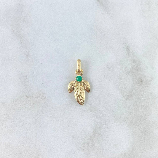 Dije Hoja Triple 1.7gr / 2.3cm / Esmeralda 9pts Oro Amarillo (Joya) *