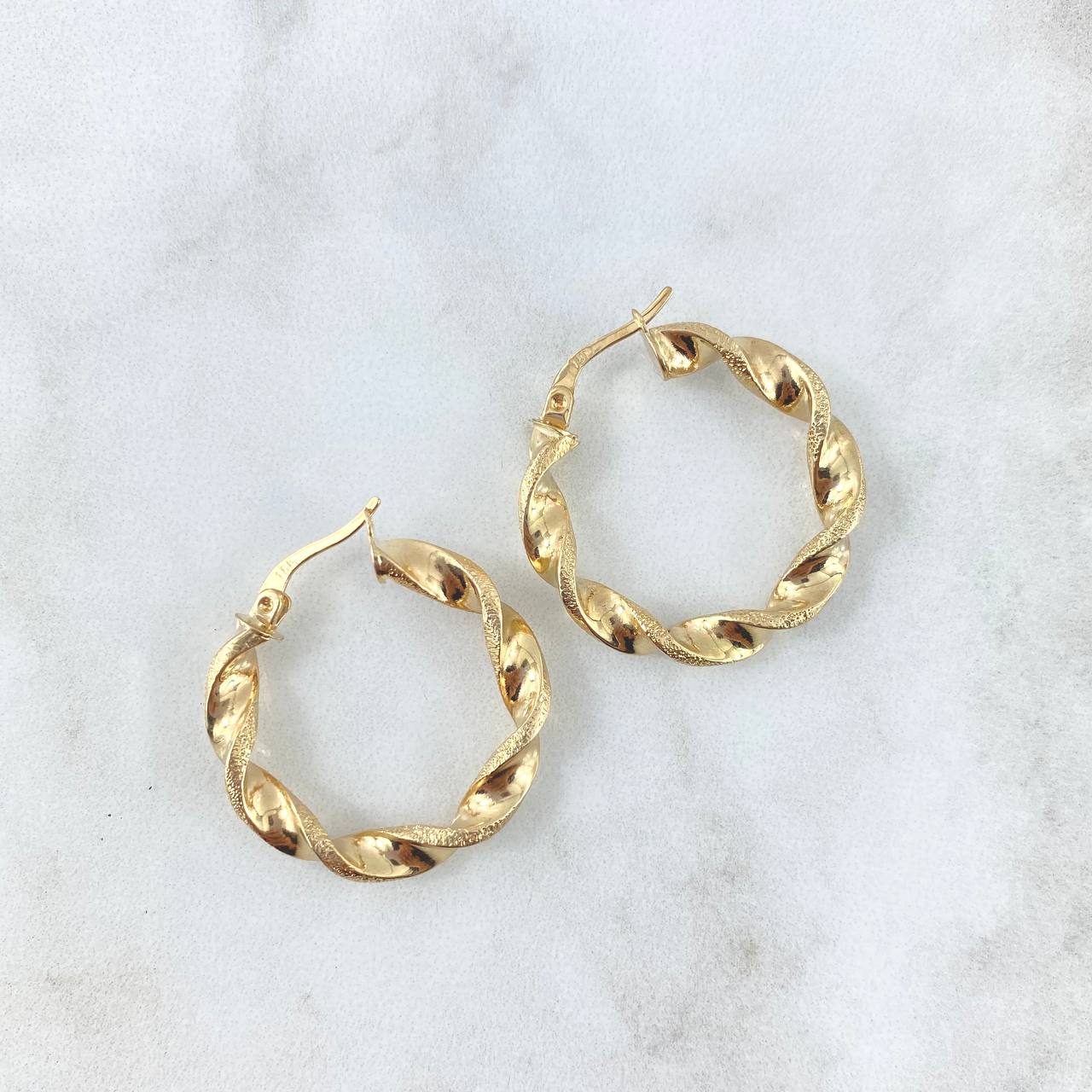 Hoop Earrings Nico 3.3gr / 2.7cm / Textured Twisted Yellow Gold ©