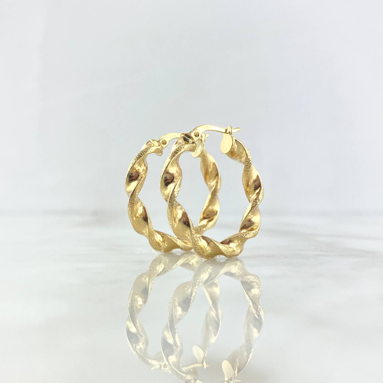 Hoop Earrings Nico 3.3gr / 2.7cm / Textured Twisted Yellow Gold ©