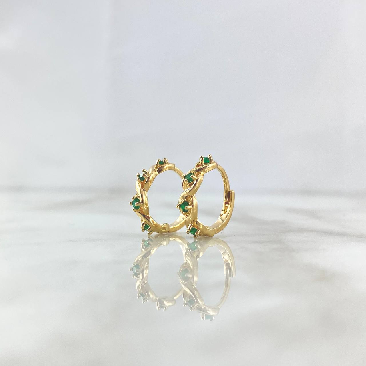 Candongas Puntos Entrelazados 3.9gr / 1.5cm / Esmeraldas 25pts Oro Amarillo (Joya) *