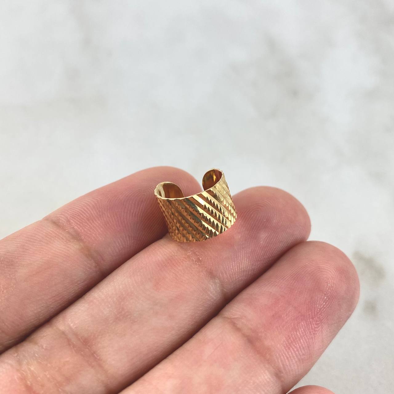Piercing Earcuff Simulator 1.1gr / 1.1cm / Textured Yellow Gold (Jewel)