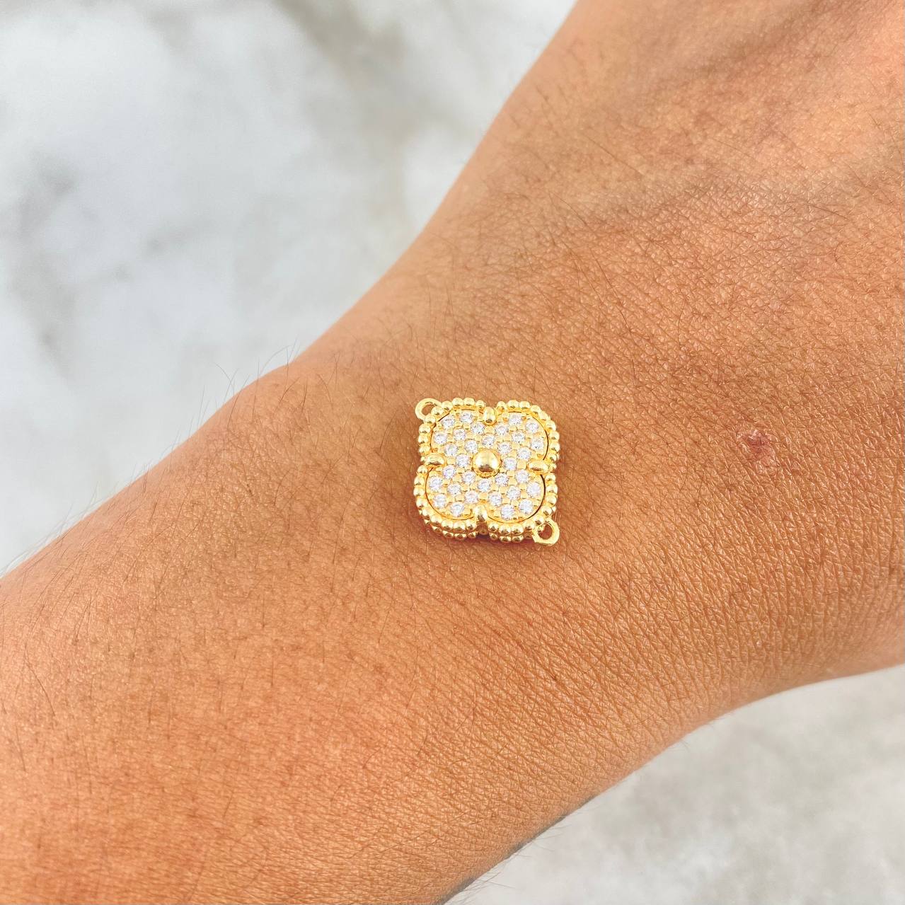 Charm Trébol VCyA 3.9gr / 1.7mm White Zircons Yellow Gold +4 ©