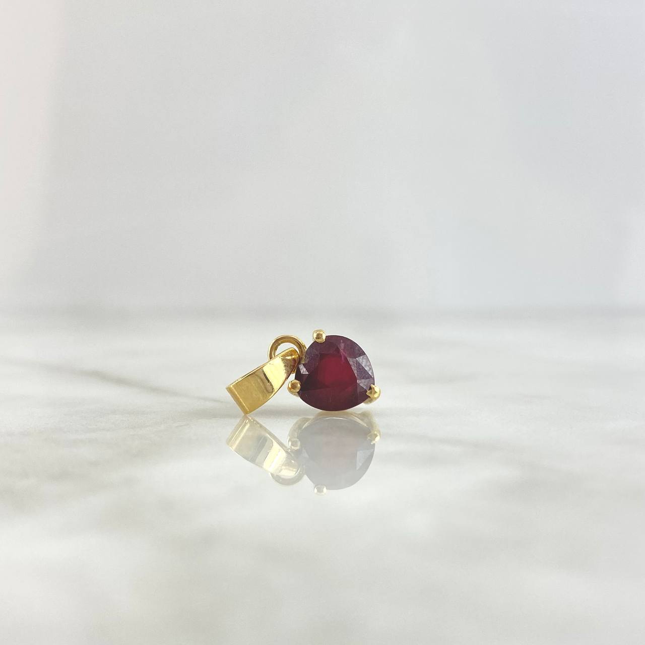 Pendant Heart 1.85gr / 1.8cm / Ruby 2.81 qts Yellow Gold (Jewel) ©