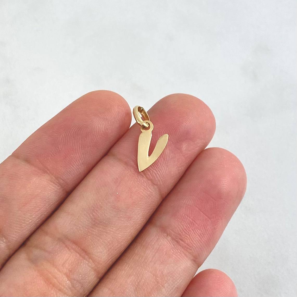 Pendant Letter V Italic 0.45gr / 1.6cm-Smooth 18K Yellow Gold *