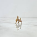 Dije Letra M Cursiva 0.6gr / 1.6cm / Circones Blancos Oro Amarillo 18K