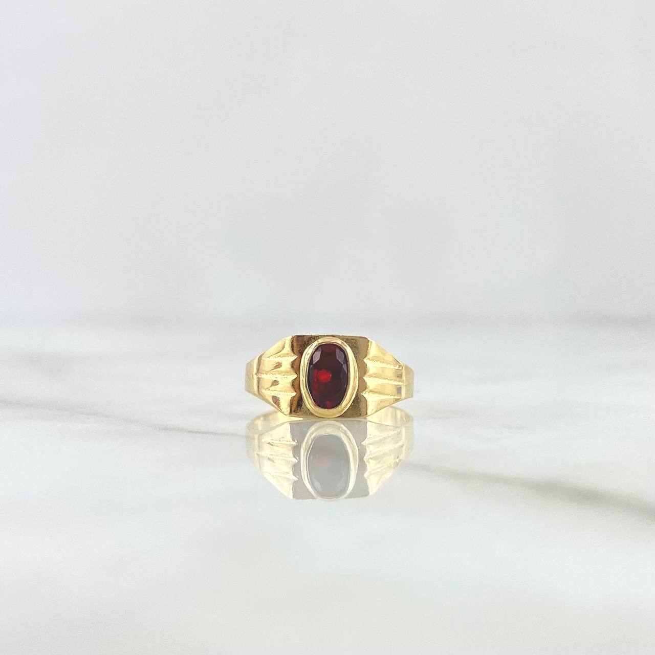 Classic Ring 1.8gr / T2 / Red Zircon Yellow Gold