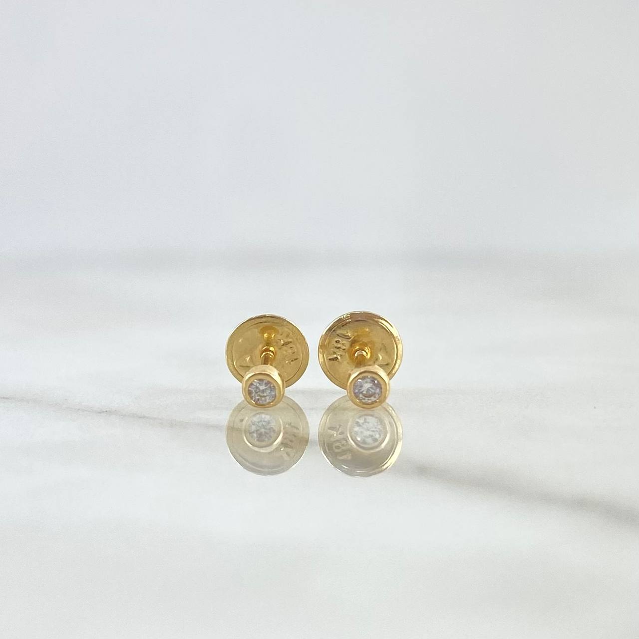 Stud Earrings Bezel 0.6gr / 4mm White Zircon 18K Yellow Gold