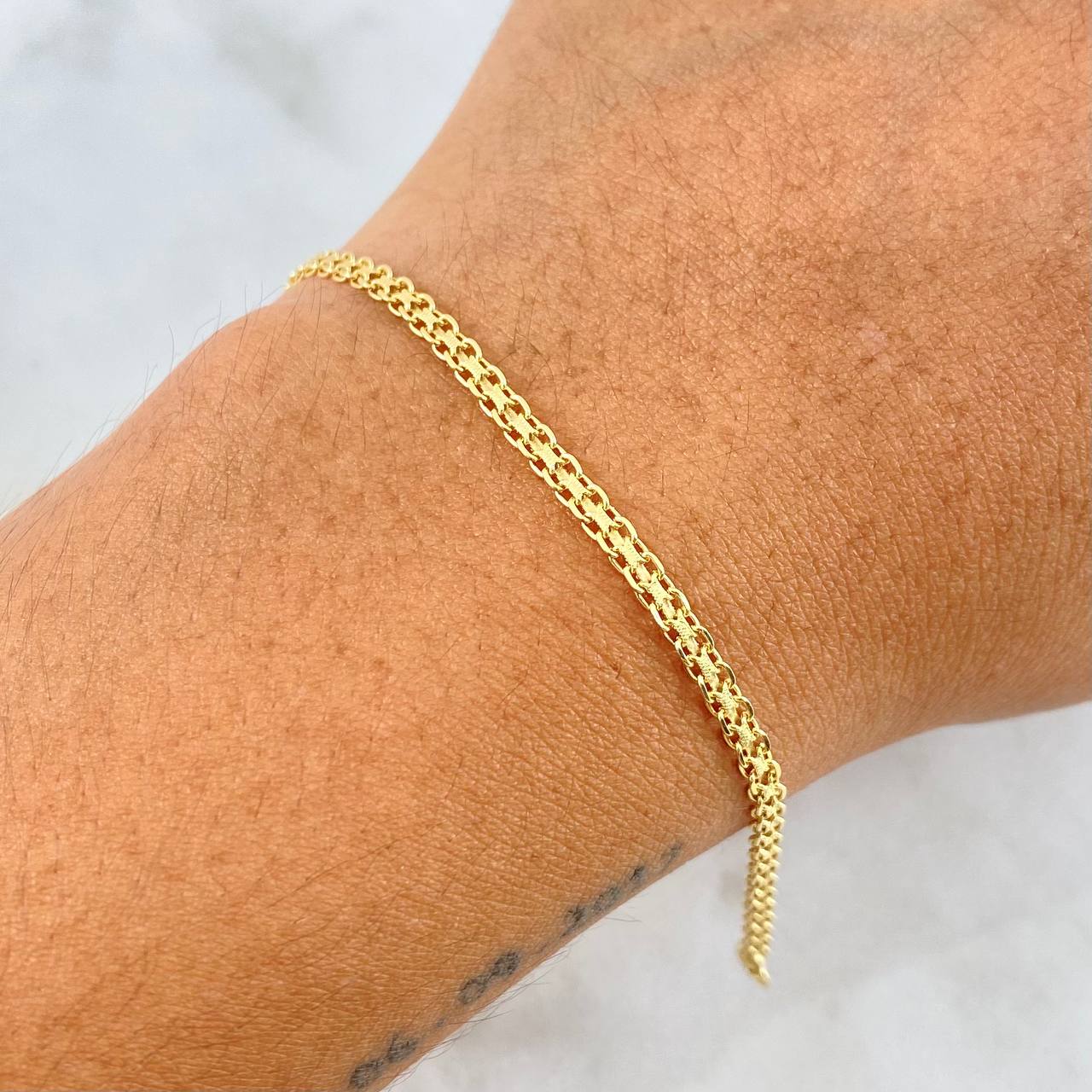 Pulso Chino 2.45gr / 7 1/2 in / 2.3mm Oro Amarillo 18K *