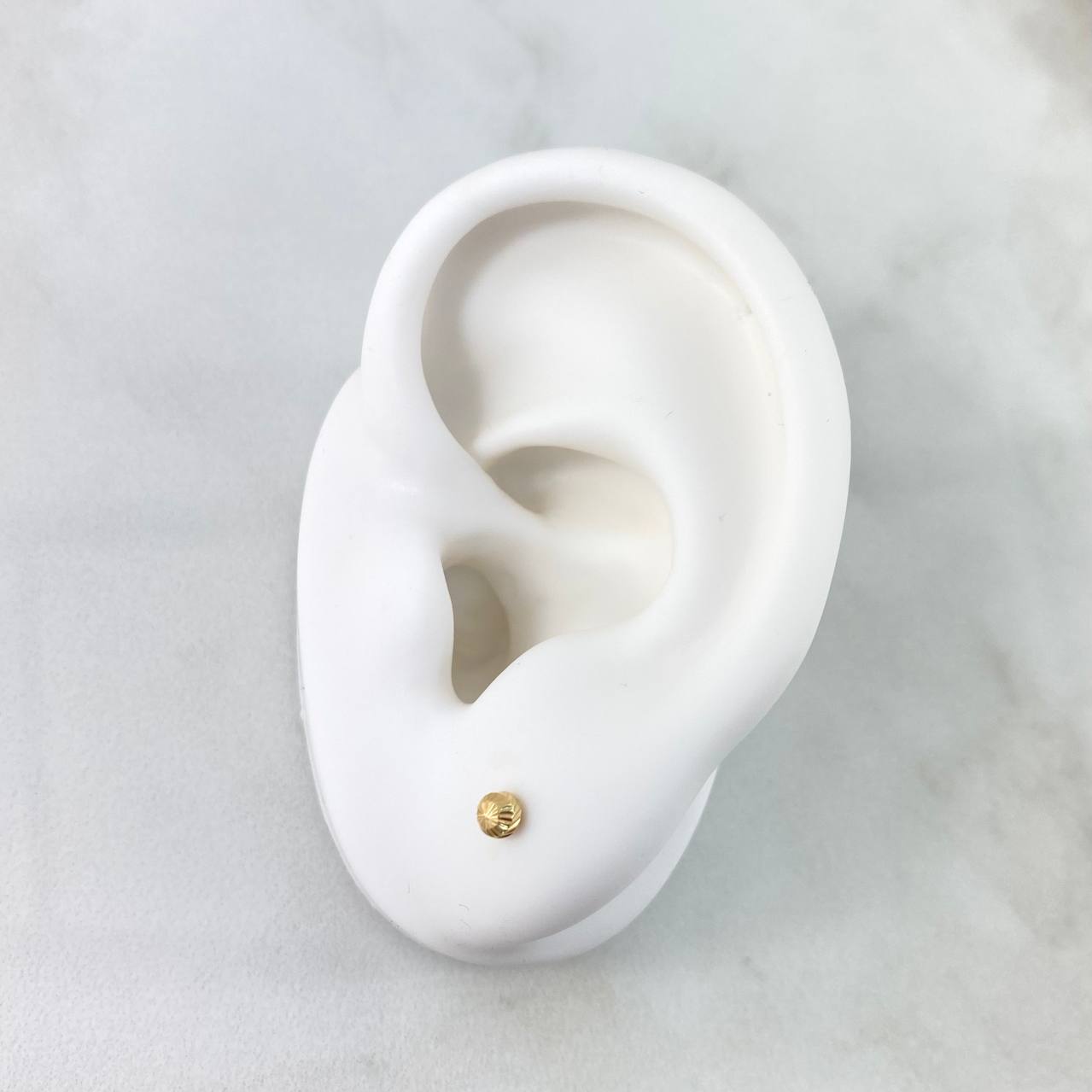 Stud Earrings Bead 0.55gr / 4mm Diamond Cut 18K Yellow Gold ©